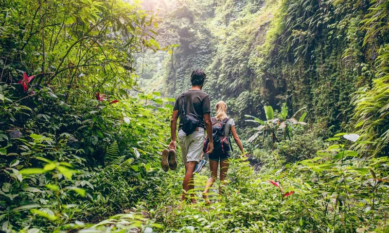 Tourist-Couple-in-Canaima-Venezuela-TheGoldenShelter.es