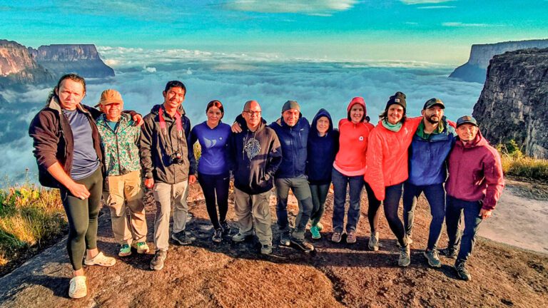 Group-of-tourists-at-the-top-of-tepuy-Venezuela-TheGoldenShelter.es