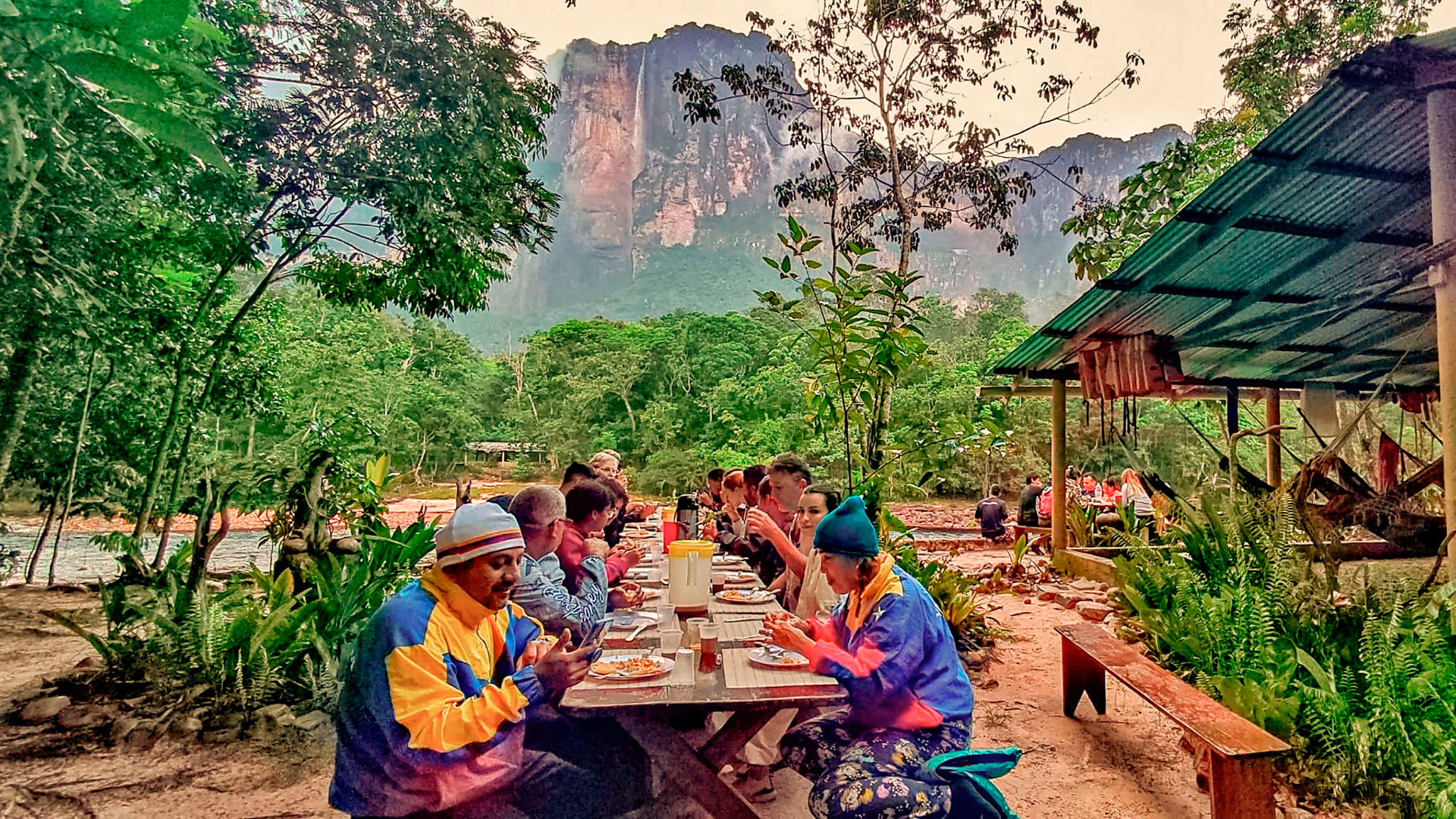 Tourist-group-eating-at-The-Angels-Falls