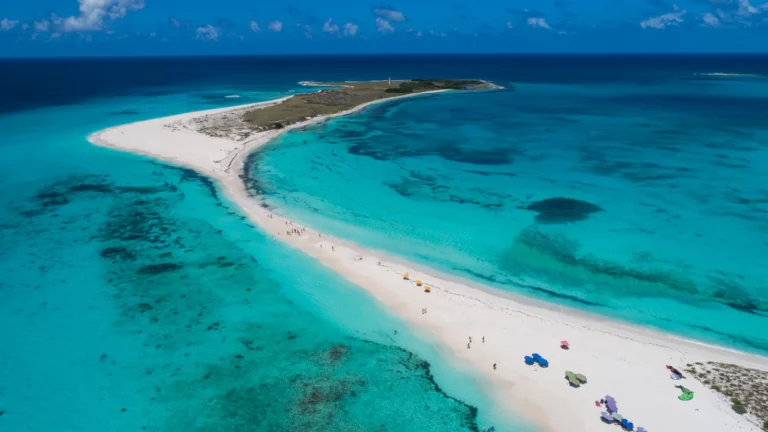 Cayo-de-agua-Los-Roques-Venezuela-TheGoldenShelter.es