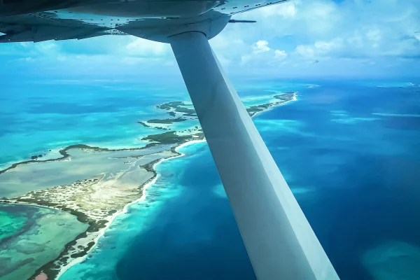 Los-Roques-cays-views-from-plane-TheGoldenShelter.es